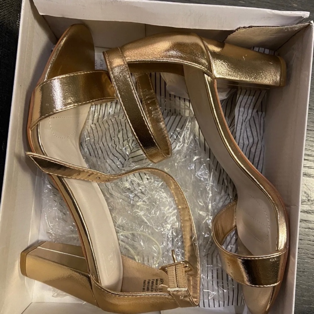 NEW Davids Bridal Arya Rose Gold High Heel Shoes size 8